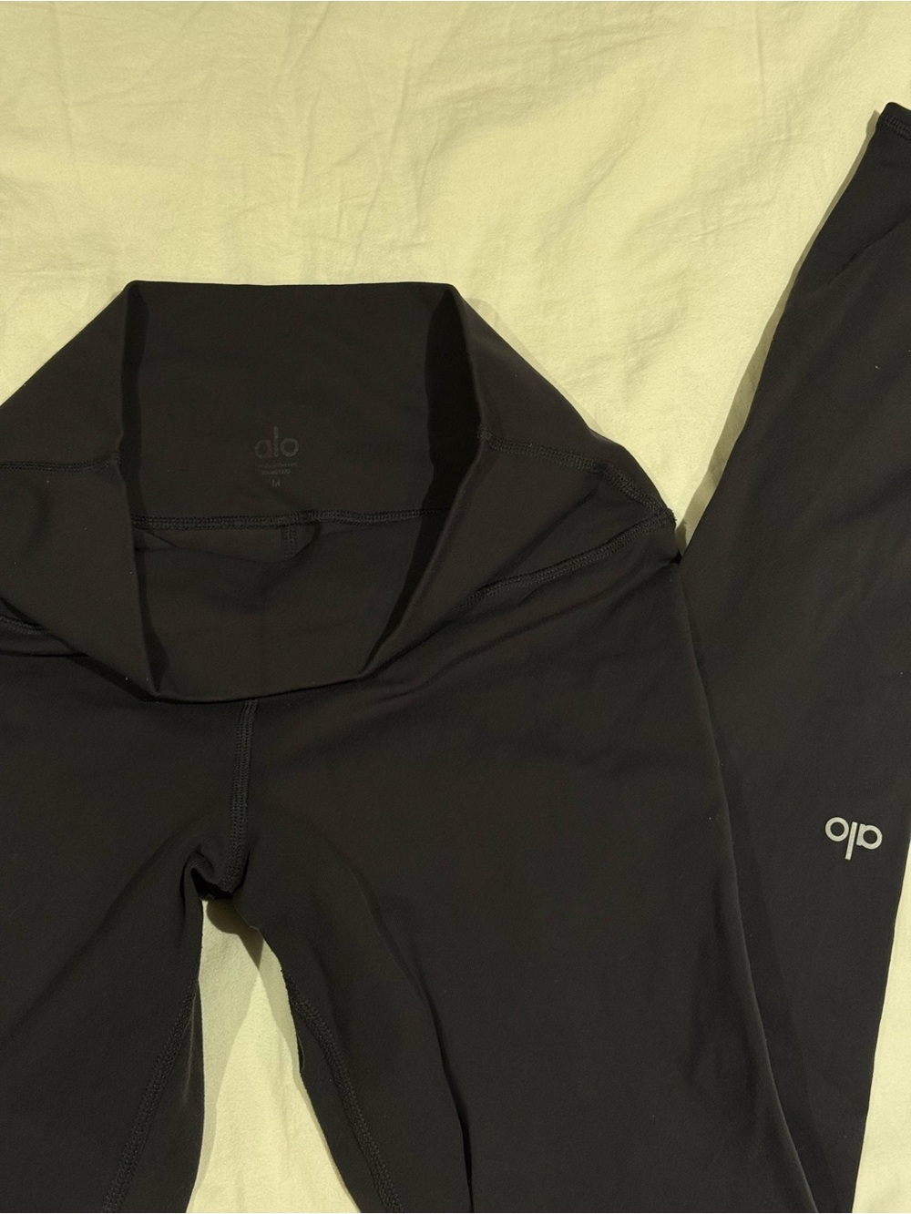 Alo Yoga Anthracite Workout Set - Picture 5 of 7